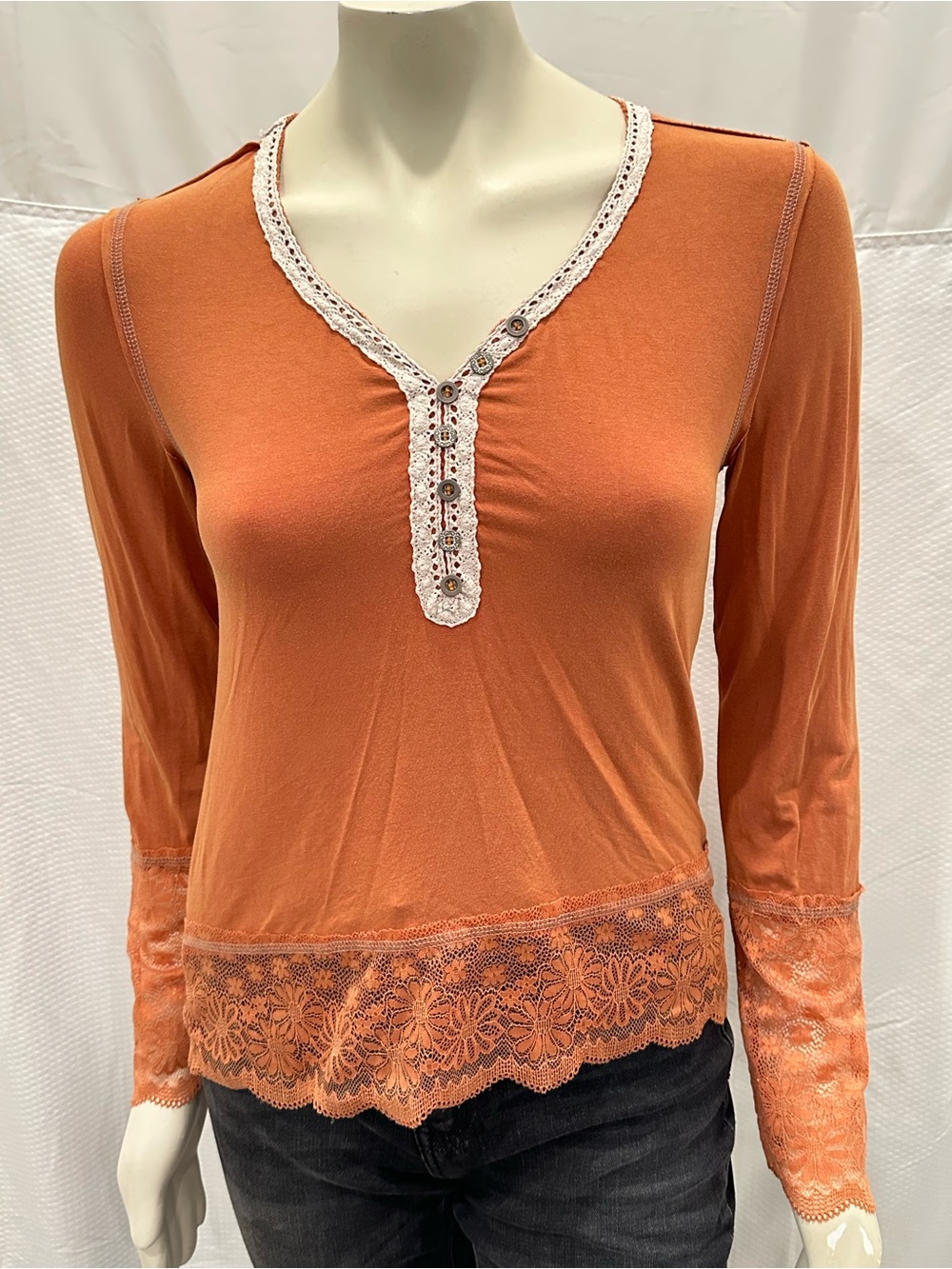 NWOT POL Rust Orange Lace-Trim Long Sleeve Henley